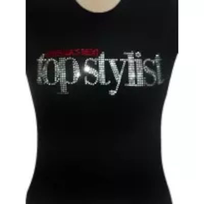 A black top with the words " top stylist ".