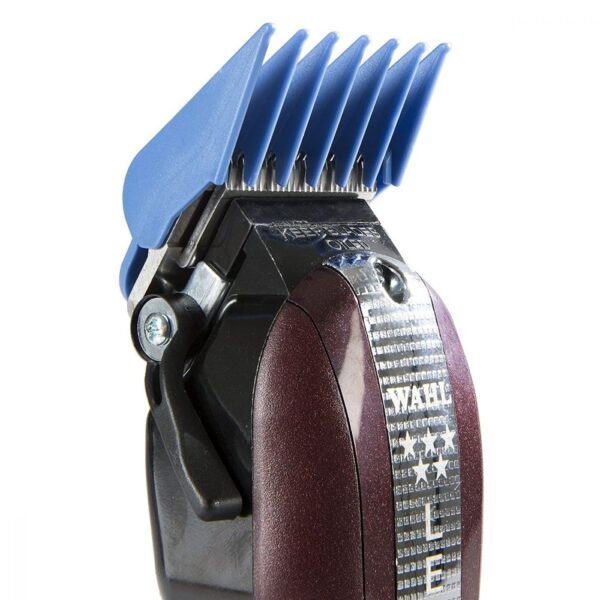 A close up of the blades on a hair clipper